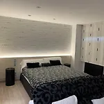Black And White Suitte 