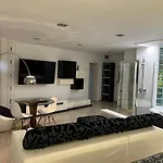 Black And White Suitte 
