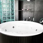 Black And White Suitte 