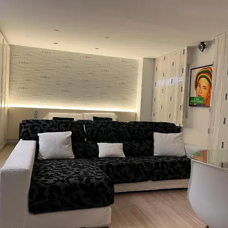 Black And White Suitte 