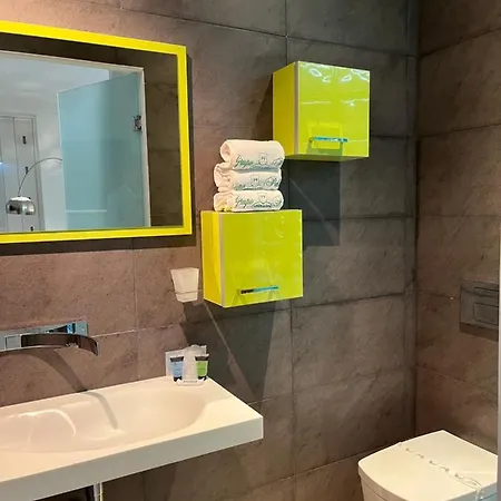 Black And White Suitte 