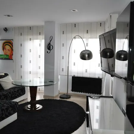 Black And White Suitte 