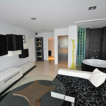 Black And White Suitte 