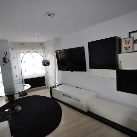 Black And White Suitte 