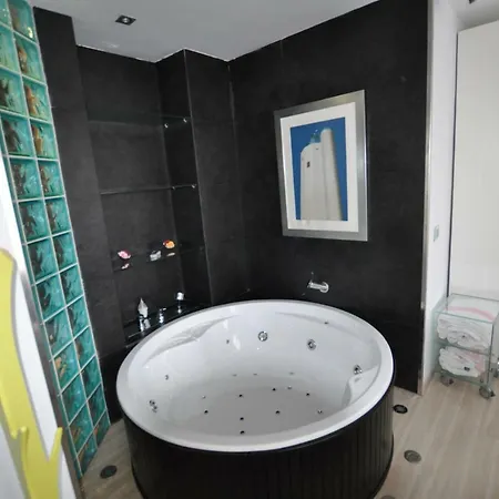 Black And White Suitte 