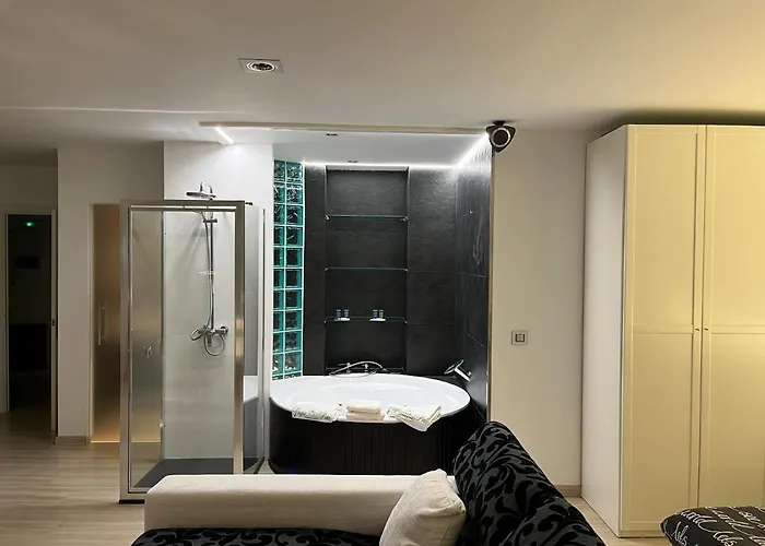 Apartment Black And White Suitte 