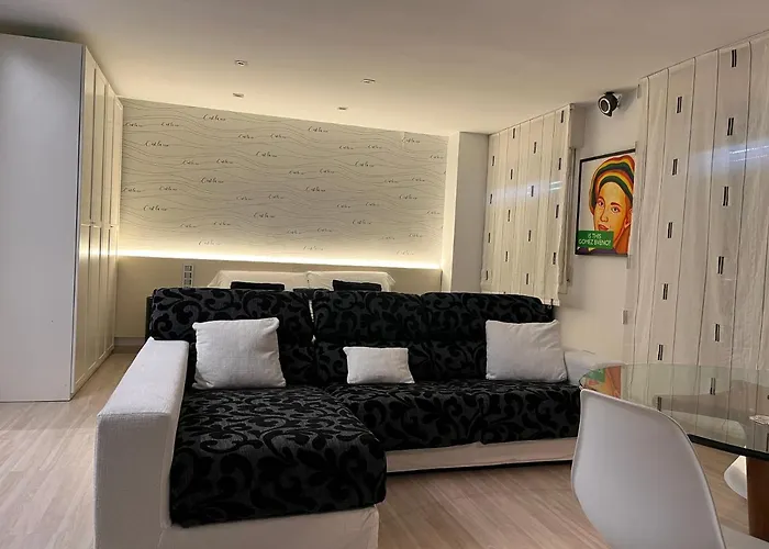 Black And White Suitte 