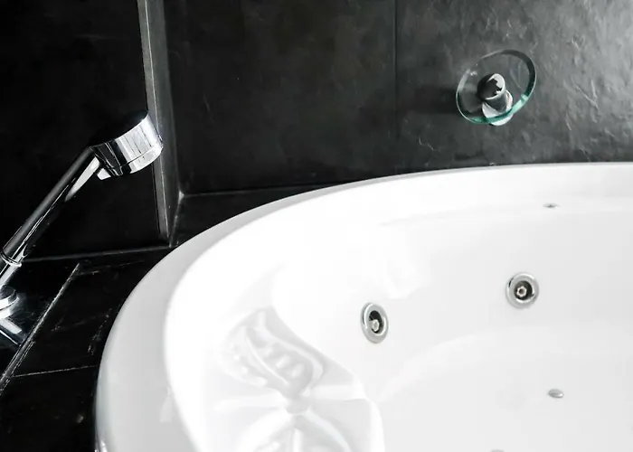 Black And White Suitte 