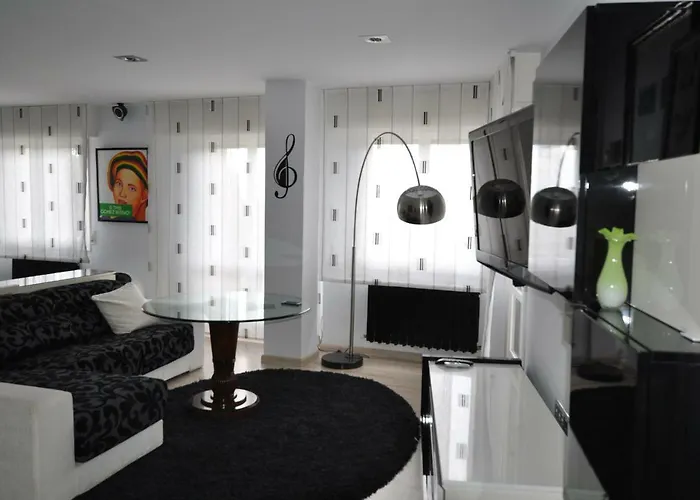 Black And White Suitte 