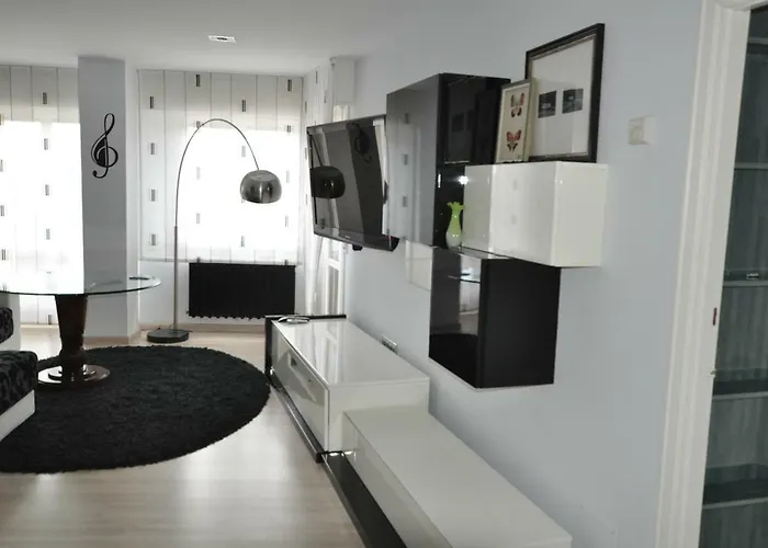 Black And White Suitte 