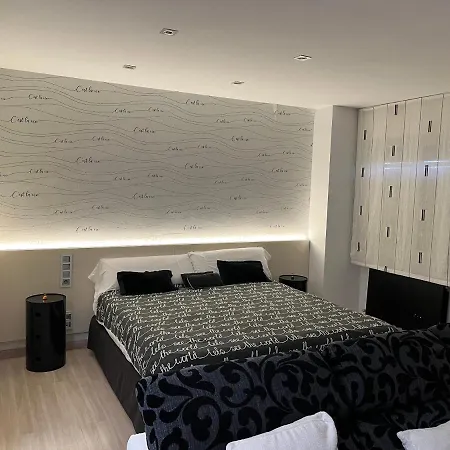 Black And White Suitte 