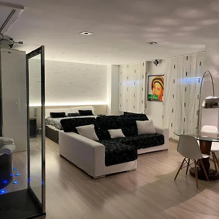 Black And White Suitte 