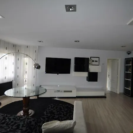 Black And White Suitte 