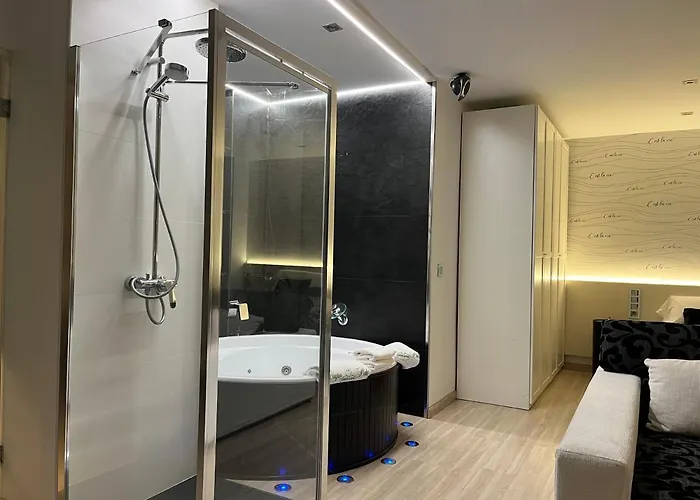 Black And White Suitte 