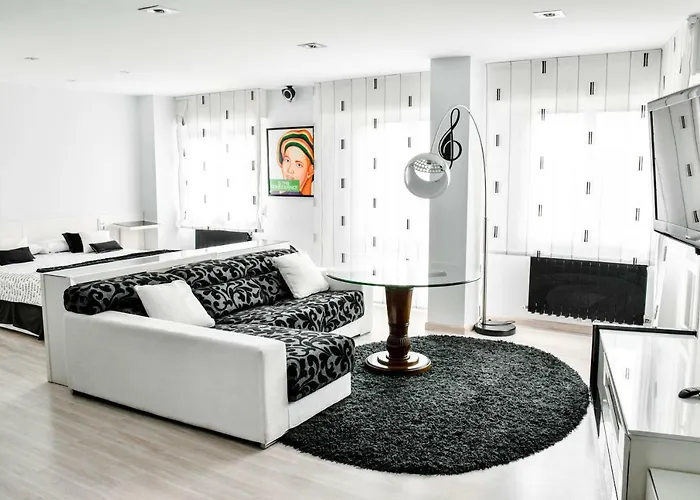 Daire Black And White Suitte 