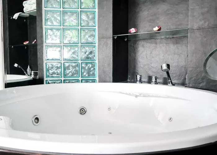 Black And White Suitte 