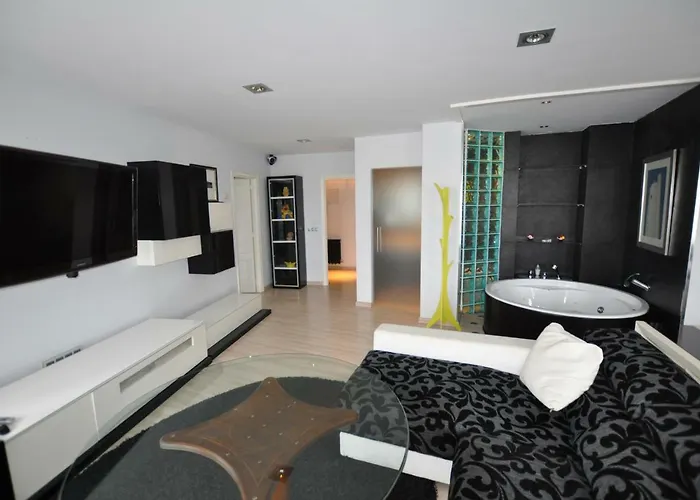 Black And White Suitte 