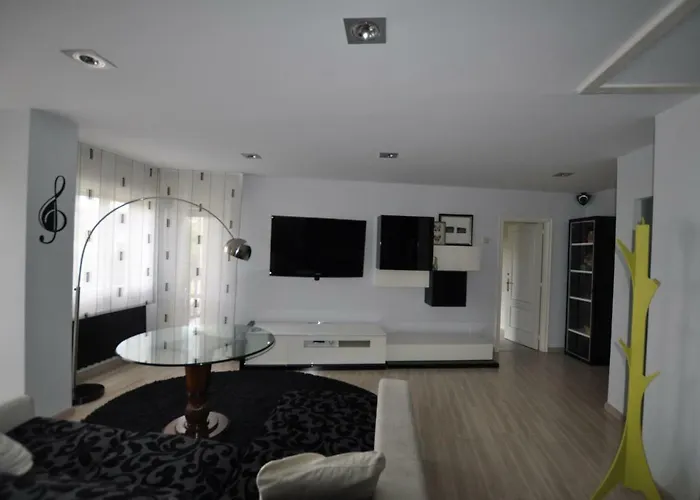 Black And White Suitte 