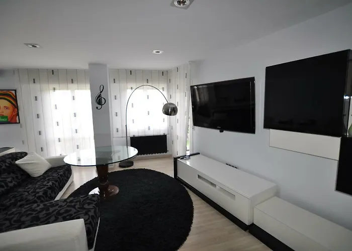 Black And White Suitte 