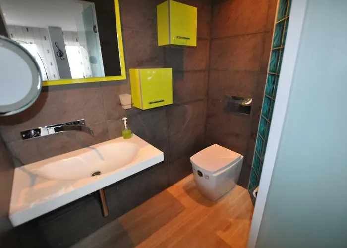 Daire Black And White Suitte 